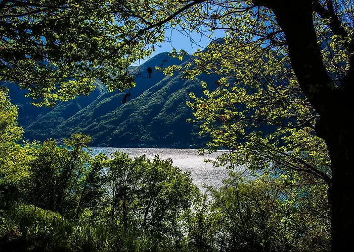 Tra E Montagna La Morena * Nesso