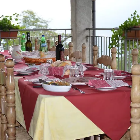 Tra E Montagna La Morena Farm stay *